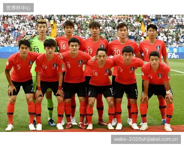 韩国队与东道主之一的墨西哥以及捷克、南非同组，小组赛阶段将面临严峻的出线挑战。